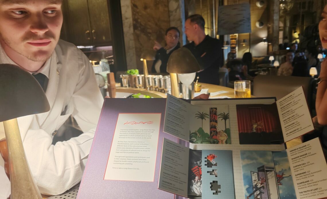 Guest Scarfes Bar aux Ambassadeurs - Ethan Jones