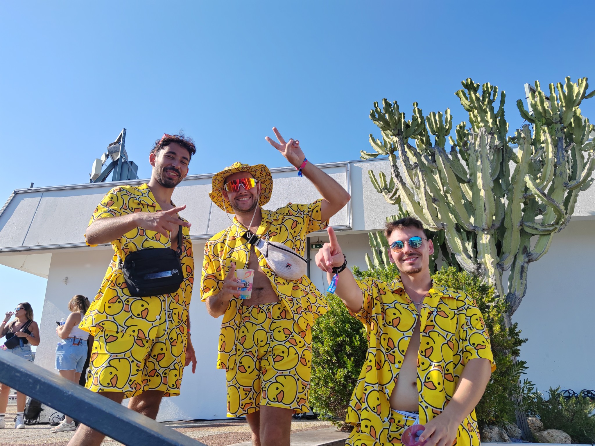 Festivaliers sur la scène Terrasse - Les Plages Electroniques (Cannes) - Eté 2025