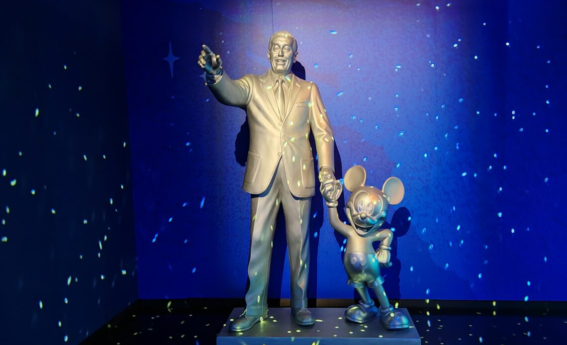 Réplique de la statue Partners - Disney 100 : l'exposition