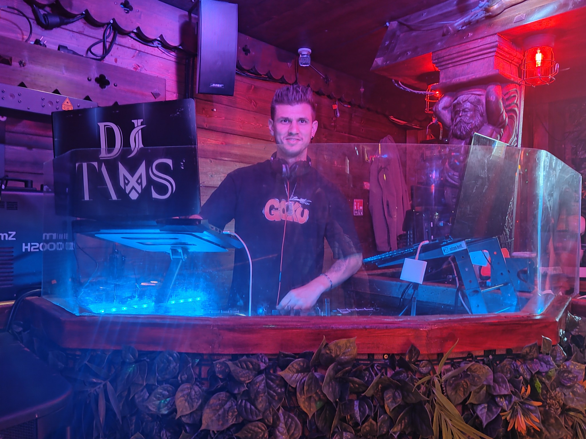 DJ Tams - Bar de nuit Le Calypso, Fréjus Plage - Août 25