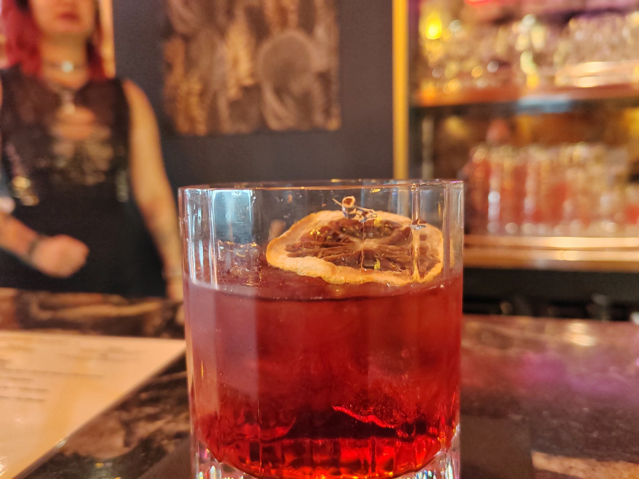 Mezcal Negroni - Cocktail au bar Monkey Pigalle, à Paris 9ème - Septembre 2025