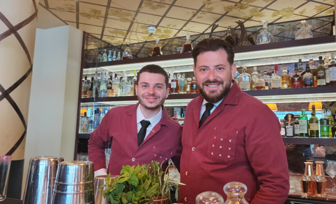 Sotiris Konomi et Laelien Vieira - The Spy Bar (Raffles London)