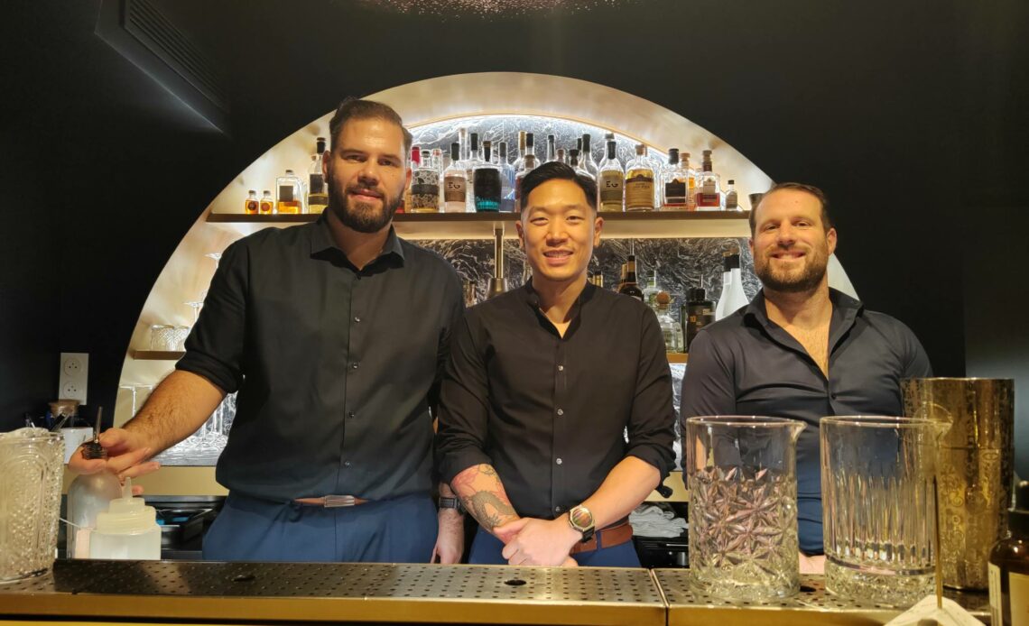 Equipe du bar à cocktails Kinágua de Frédéric Khouvilay - Paris 2ème Sentier