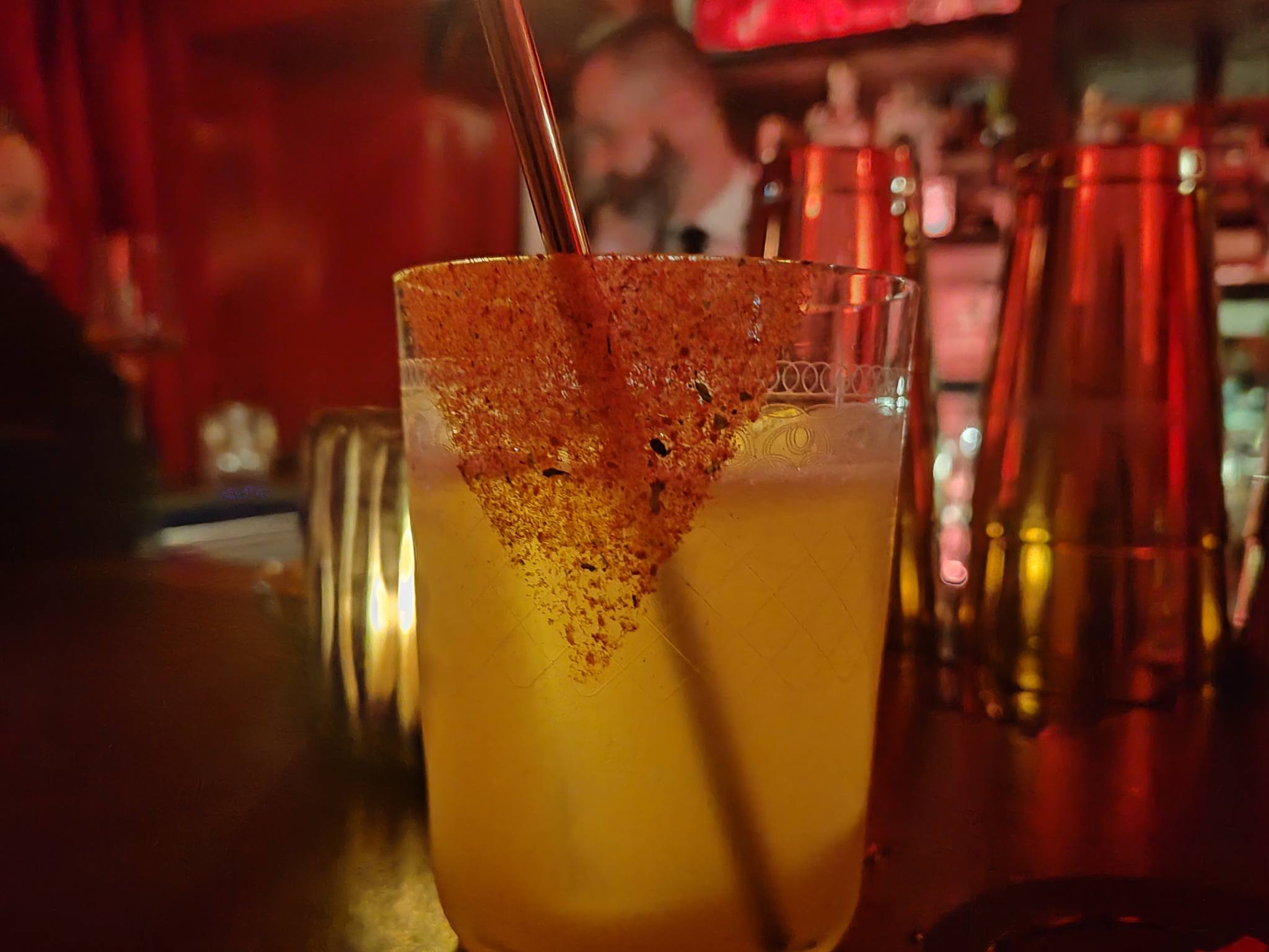 Haze Paris - Bar à cocktails speakeasy près de l'Arc de Triomphe - BBQ margarita & smoked pineapple ice
