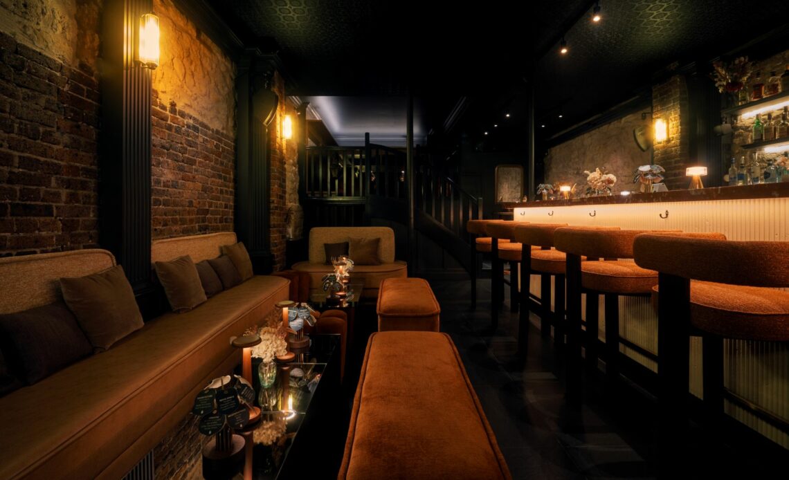 Little Red Door - Nouveau décor (janvier 2026) - Bar à cocktails à Paris - Photo: Aron Farkas