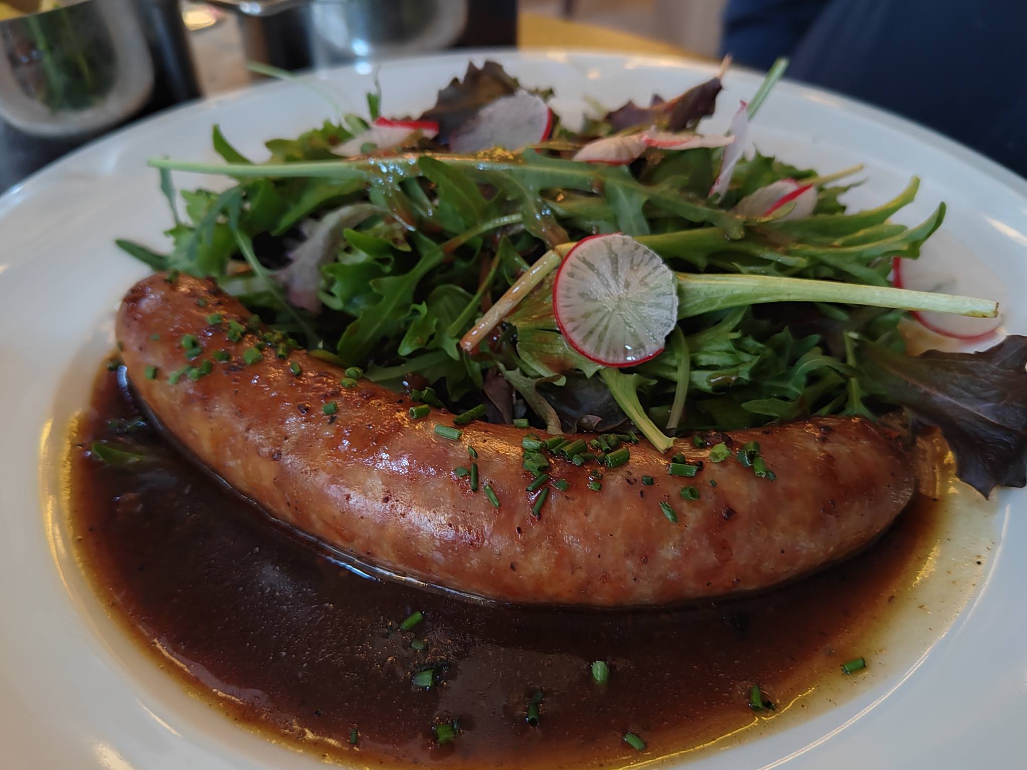 Saucisse au couteau - Maison Saint-Martin - Restaurant et brunch à Paris 10eme