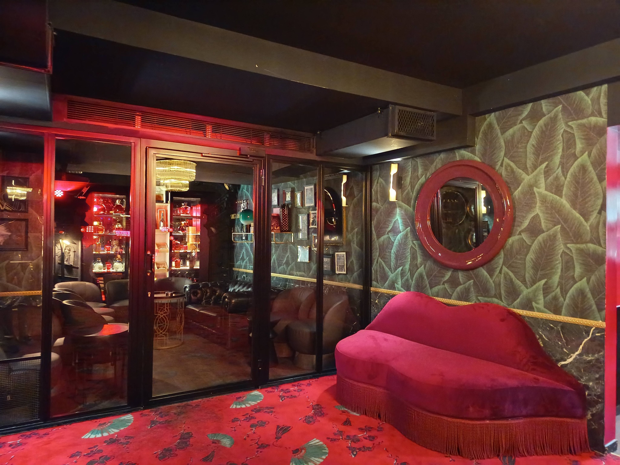 Nonsense Montmartre : boudoir dans un club de nuit