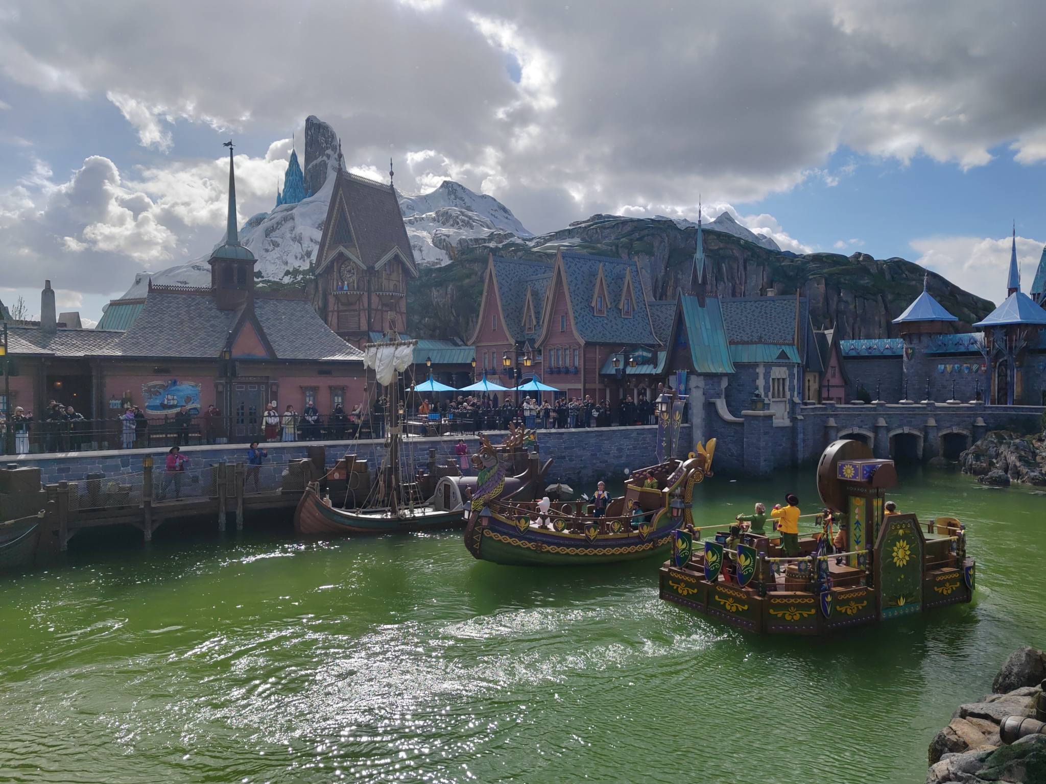 Disney Adventure World - Spectacle Célébration à Arendelle