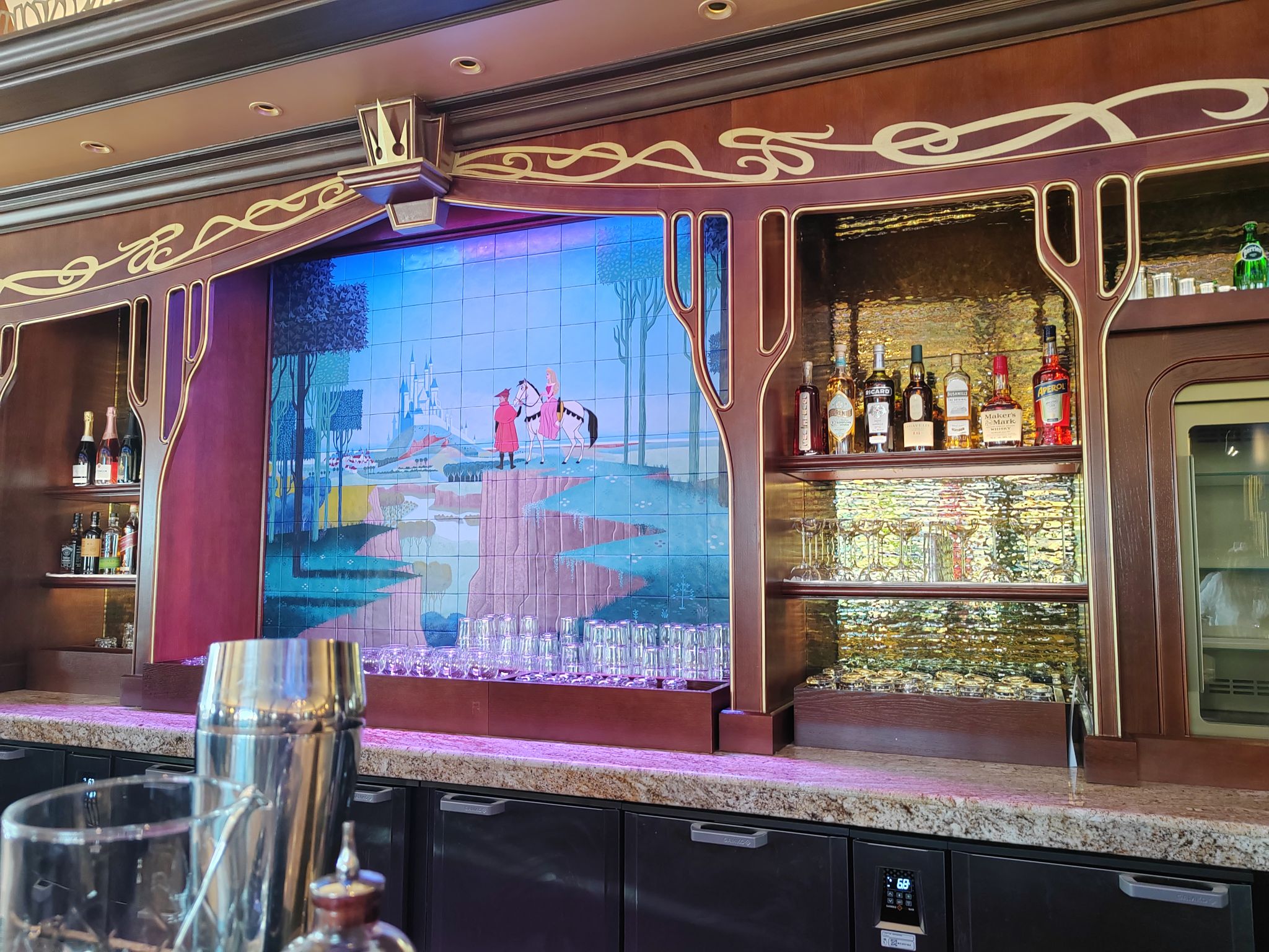 Comptoir et fresque - The Regal View Restaurant and Lounge - Disney Adventure World