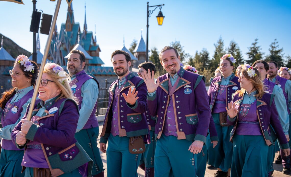 Cast Members : villageois d'Arendelle au Monde de la Reine des Neiges, à Disney Adventure World