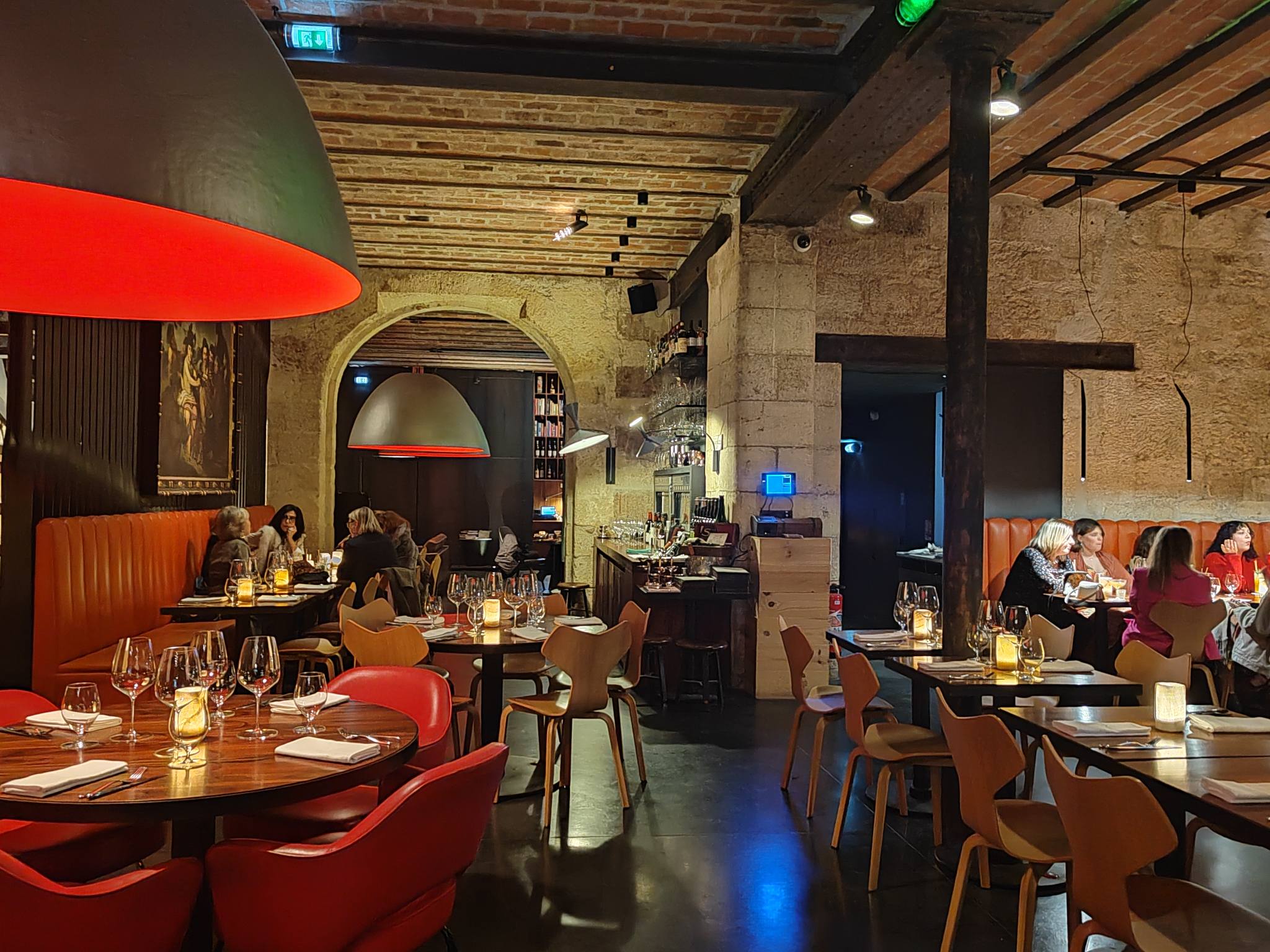 Salle du restaurant - Bar à cocktails Point Rouge à Bordeaux