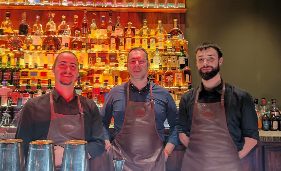 Bar Point Rouge à Bordeaux : équipe de bartenders