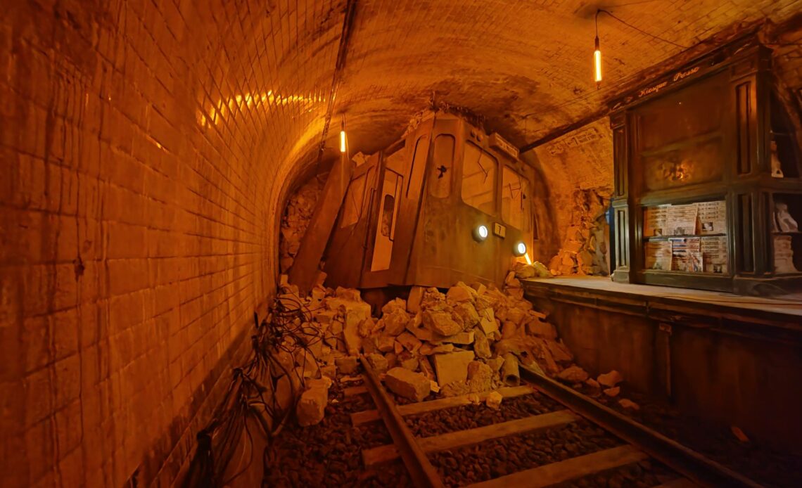 Live Cinéma - Escape game interactif dans le centre de Paris - Quai de métro desaffecté