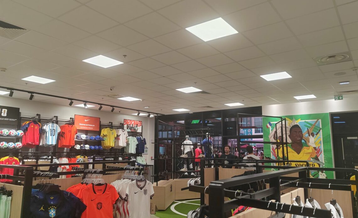 Nouvelle boutique foot Pelé Soccer - Disney Village