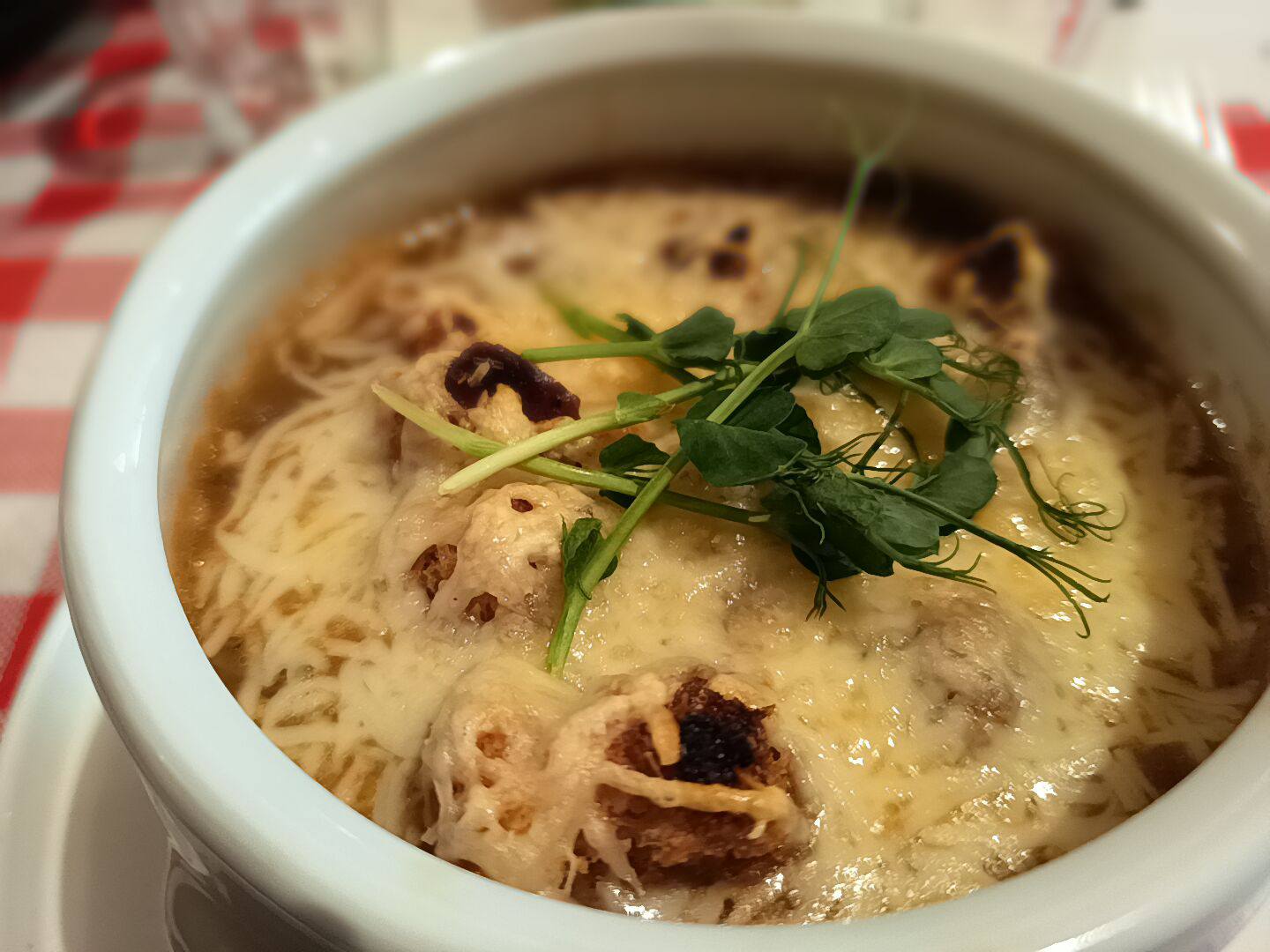 Soupe gratinée à l'oignon - Les Bavards Ménilmontant - Restaurant-brasserie dans le 20e arrondissement