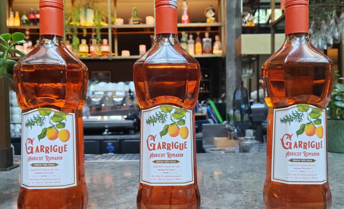 Apéritif à base de muscat petit grain, d'abricot et de romarin Garrigue par Rhonéa