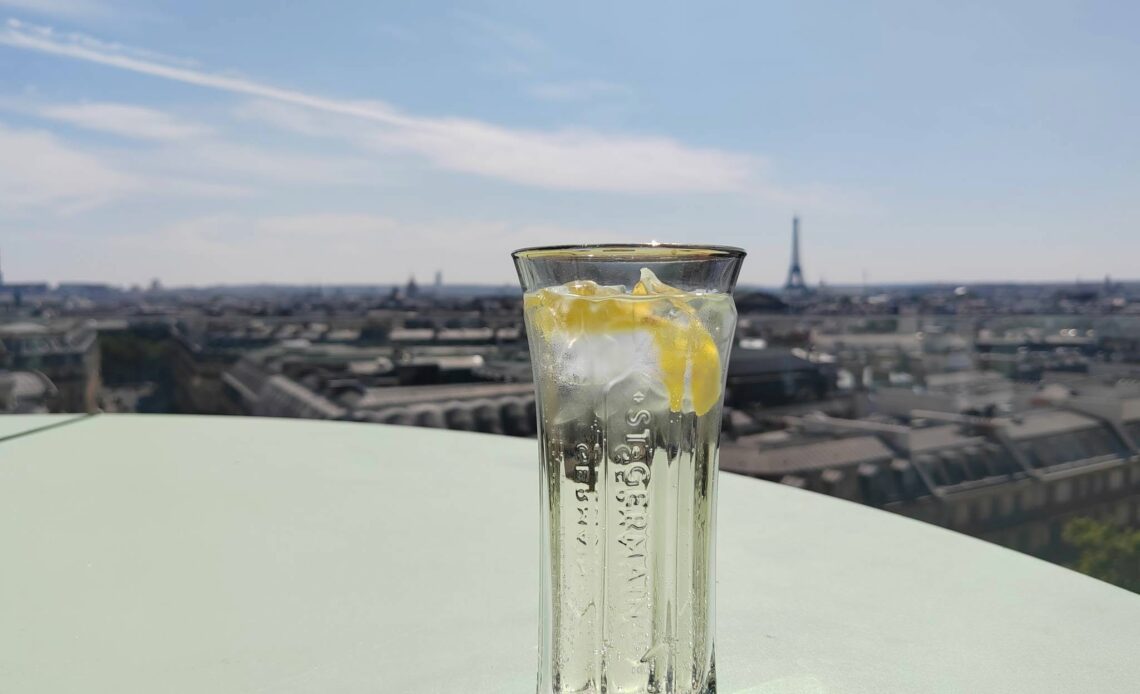 St-Germain Spritz - Cocktail à base de St-Germain sur le rooftop La Douce heure, à l'été 2026 aux Galeries Lafayette