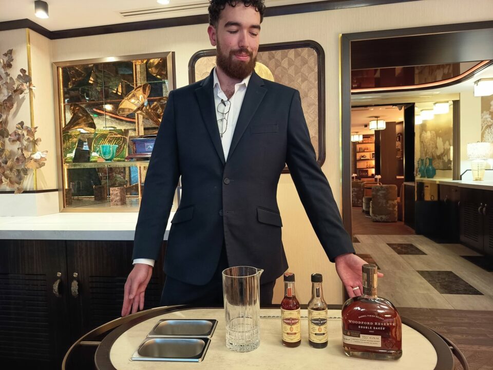 Mahdi Provost - Bar Minuit Express (La Bourdonnais - Inwood Hôtels) - Paris 7 (Ecole Militaire): old fashioned préparé sur un chariot