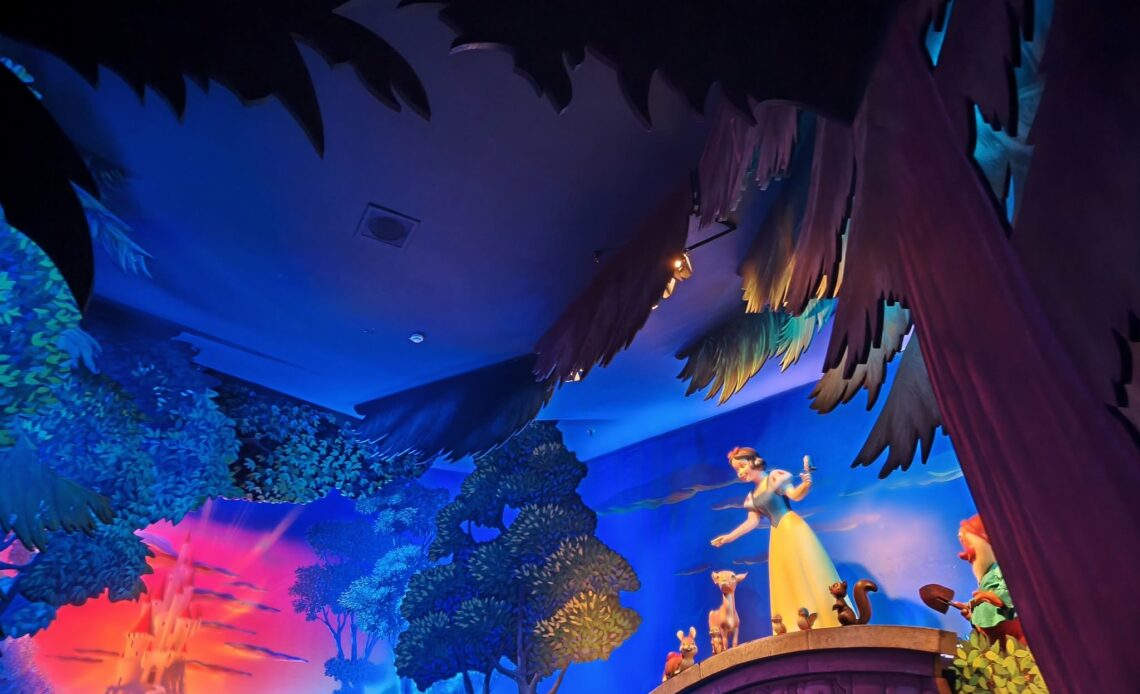 Blanche-Neige et les Sept Nains (version 2026 après rénovation) - Parc Disneyland, Fantasyland - Disneyland Paris