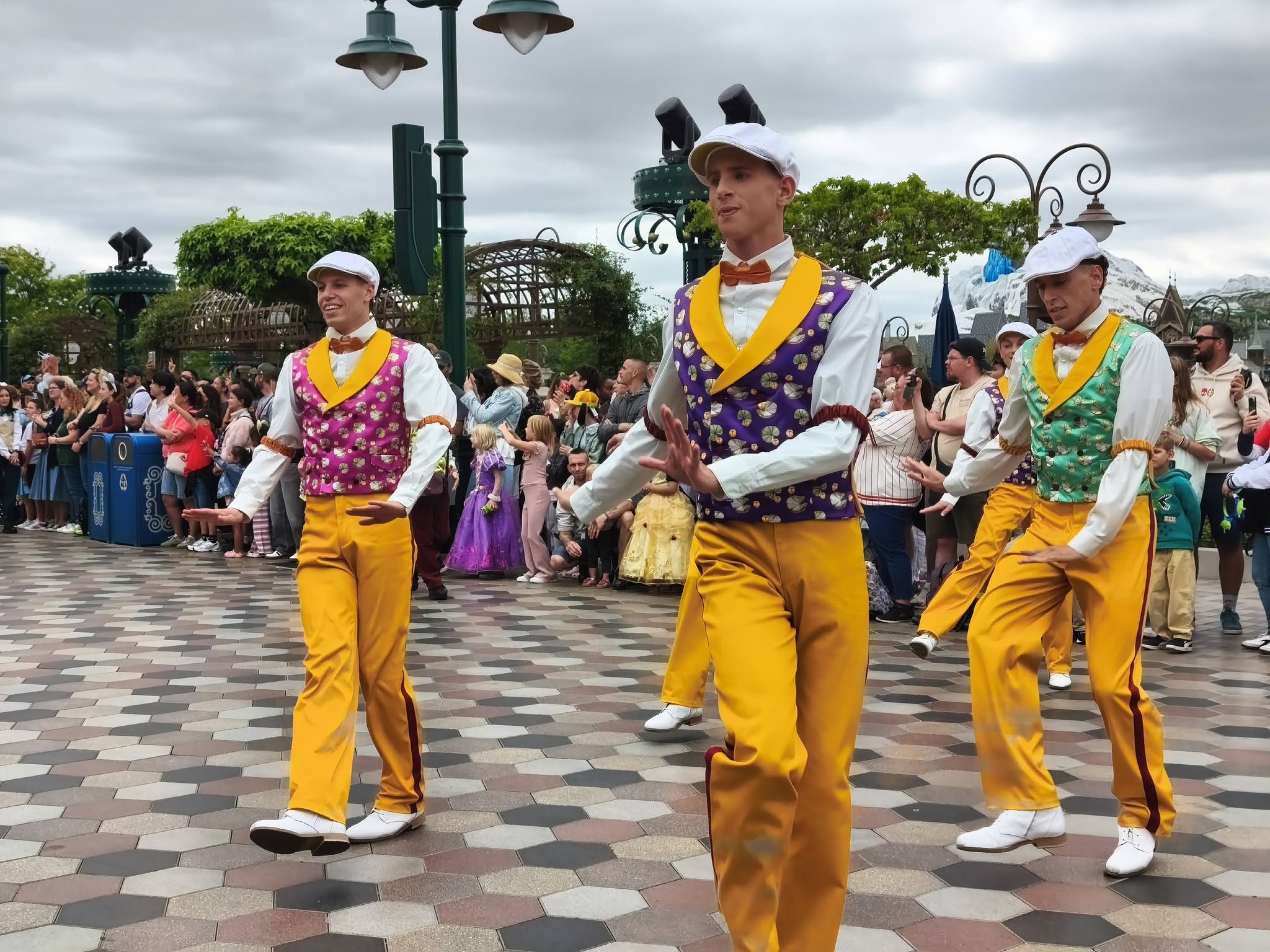 Troupe de danseurs - La Cavalcade des Princesses Disney - Nouveau spectacle à Disney Adventure World