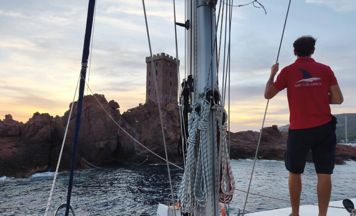L'Ile d'Or, au large de Saint-Raphaël - AMC Cape Grace (maxi-catamarans)