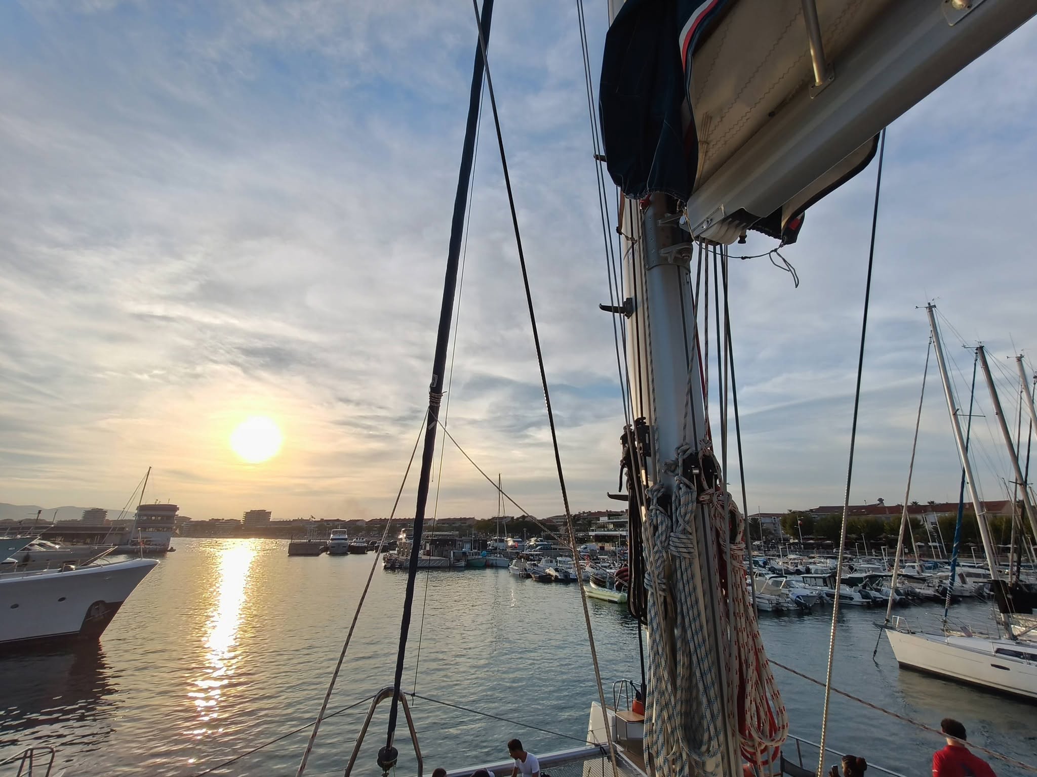 Croisière coucher de soleil au large de Saint-Raphaël - AMC Cape Grace (maxi-catamarans)