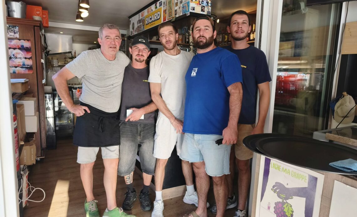 Equipe du bar Le Baromètre - Port Santa-Lucia - Saint-Raphaël