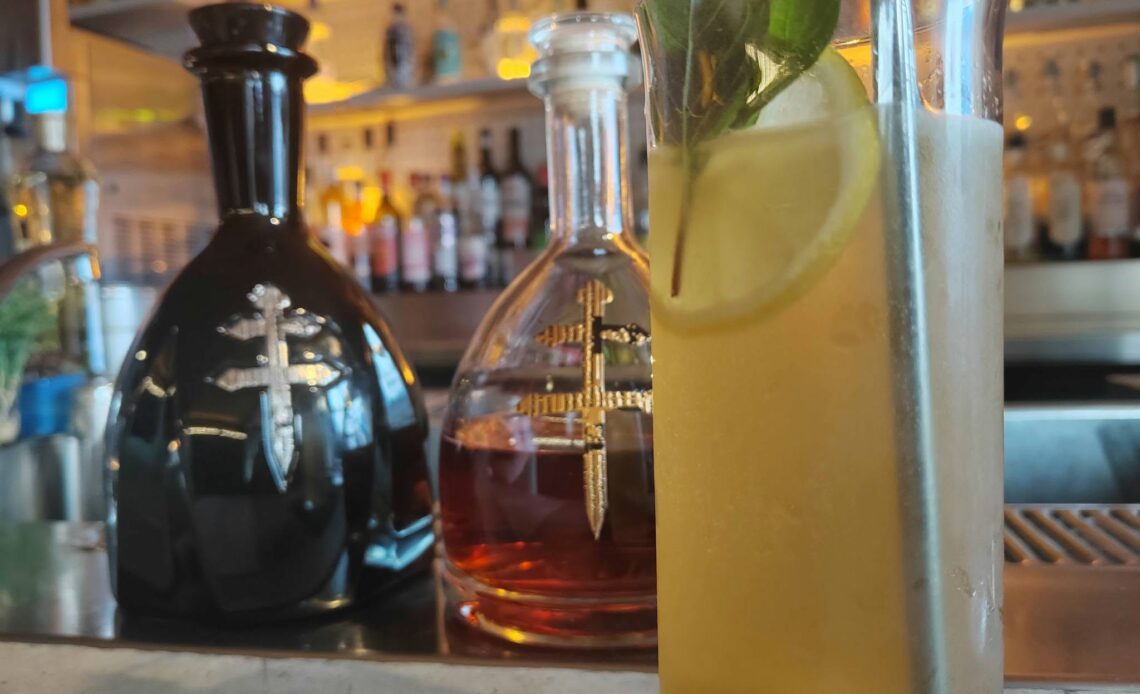 Daisy D'Ussé - Bar Le Syndicat (Paris)